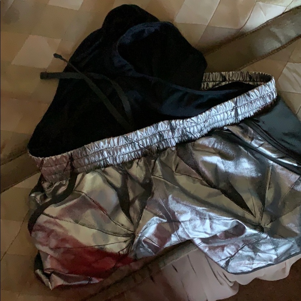 Under Armour Women Fly-by Printed Shorts Small - Picture 4 of 4